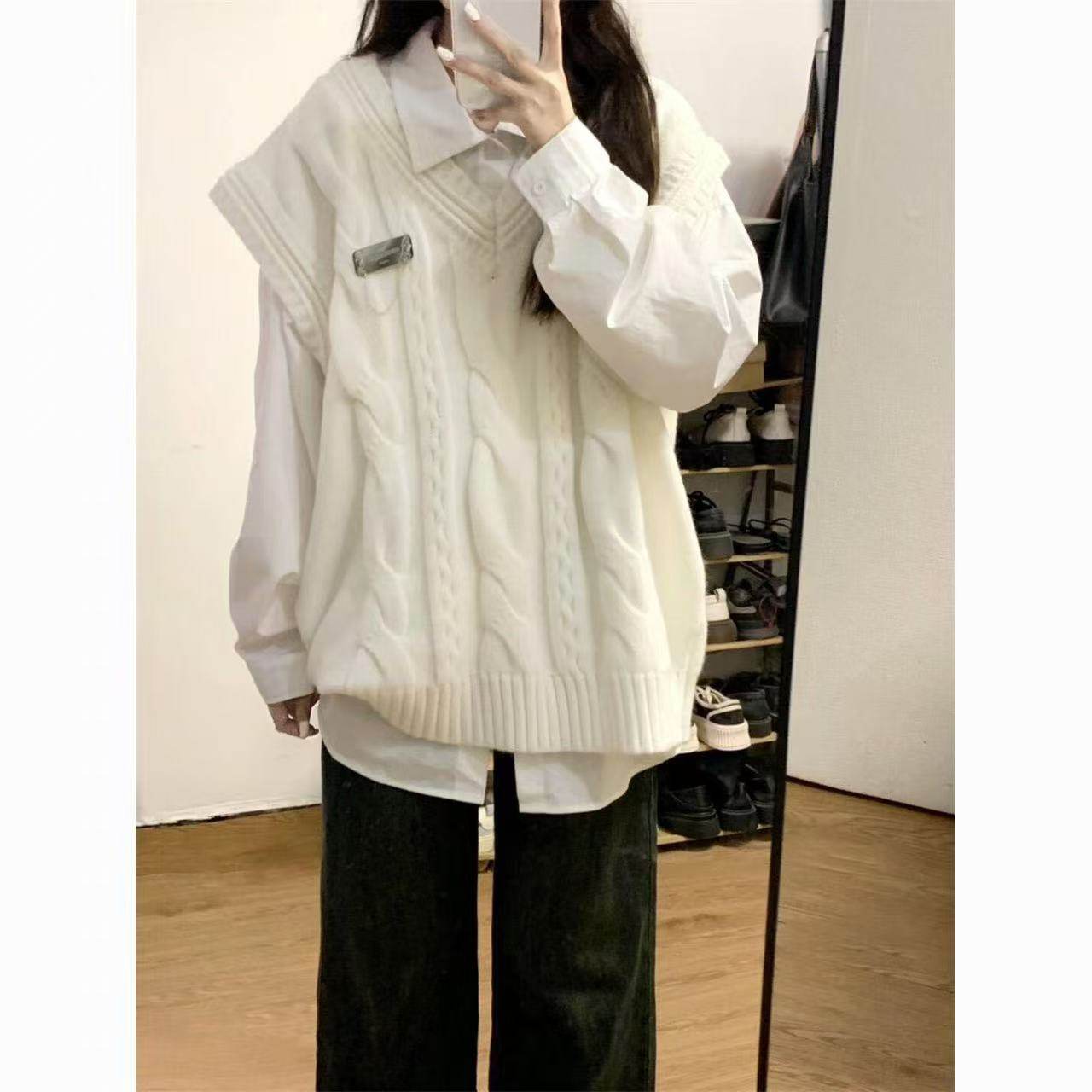 日系校园风麻花v领针织毛衣马甲铁牌背心女学生秋+长袖衬衫两件套