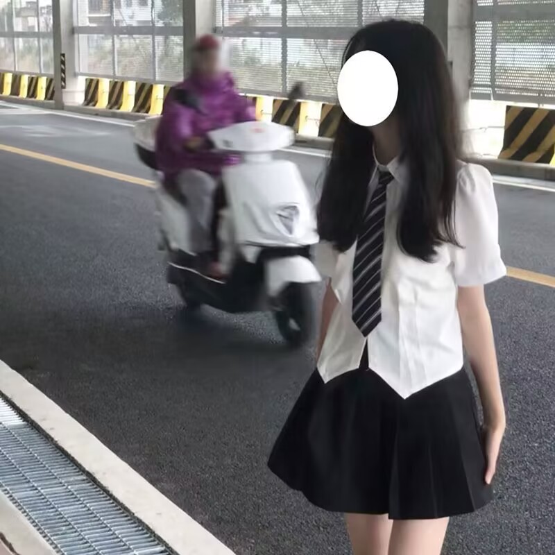 白色收腰短袖衬衫套装女