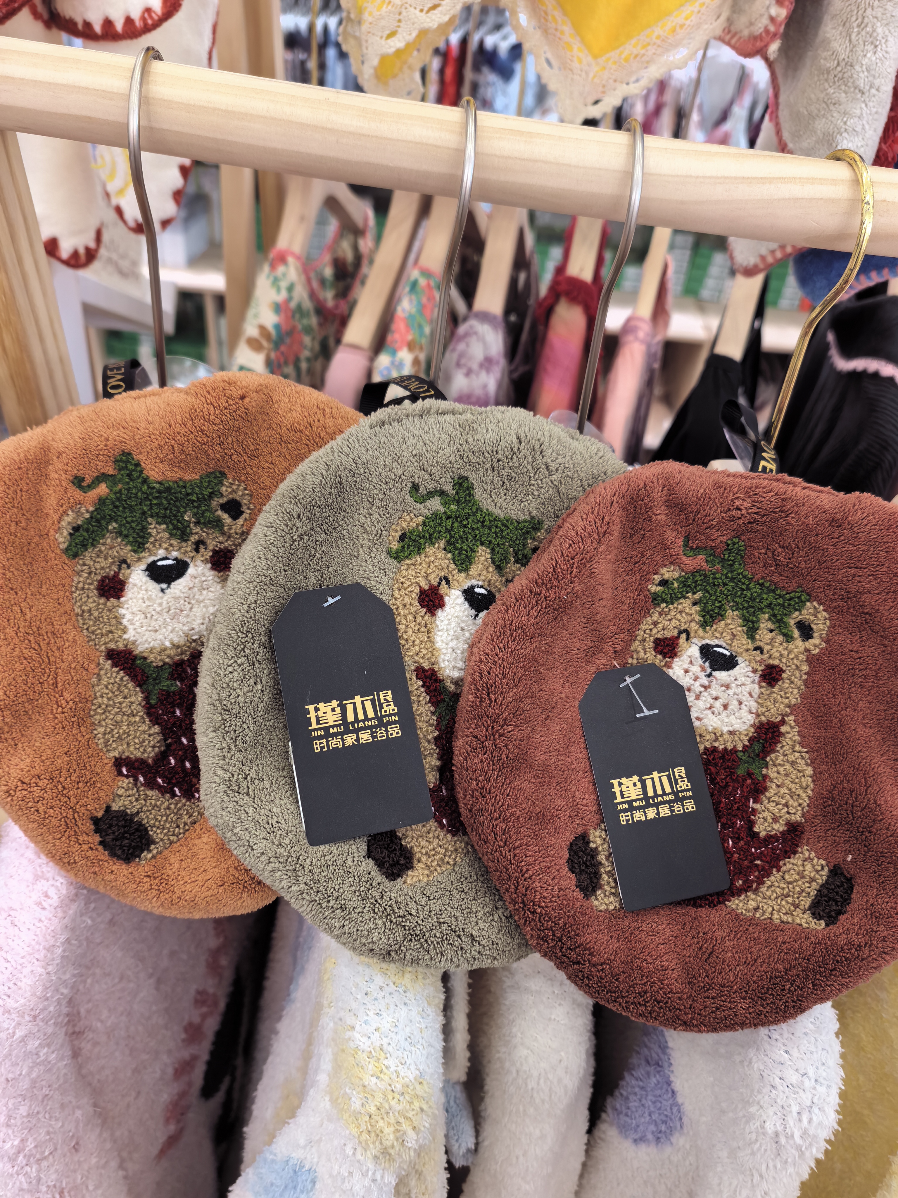 瑾木良品新款卡通草莓熊擦手巾可挂式珊瑚绒超强吸水柔软成人儿童