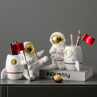 宇航员笔筒收纳摆件办公桌面创意太空人儿童房书桌装饰品男孩礼物