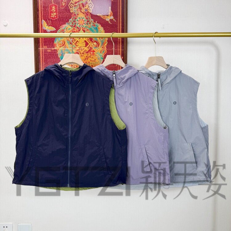 菲玛掂春新双面穿连帽女款马甲