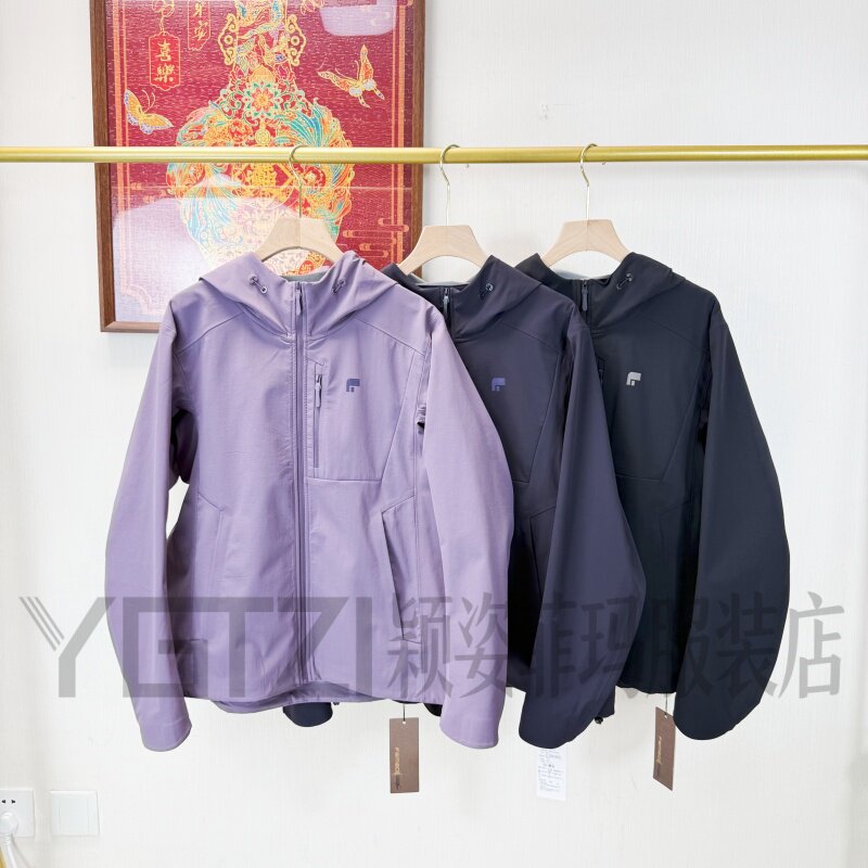 菲玛掂秋冬软壳连帽户外夹克女