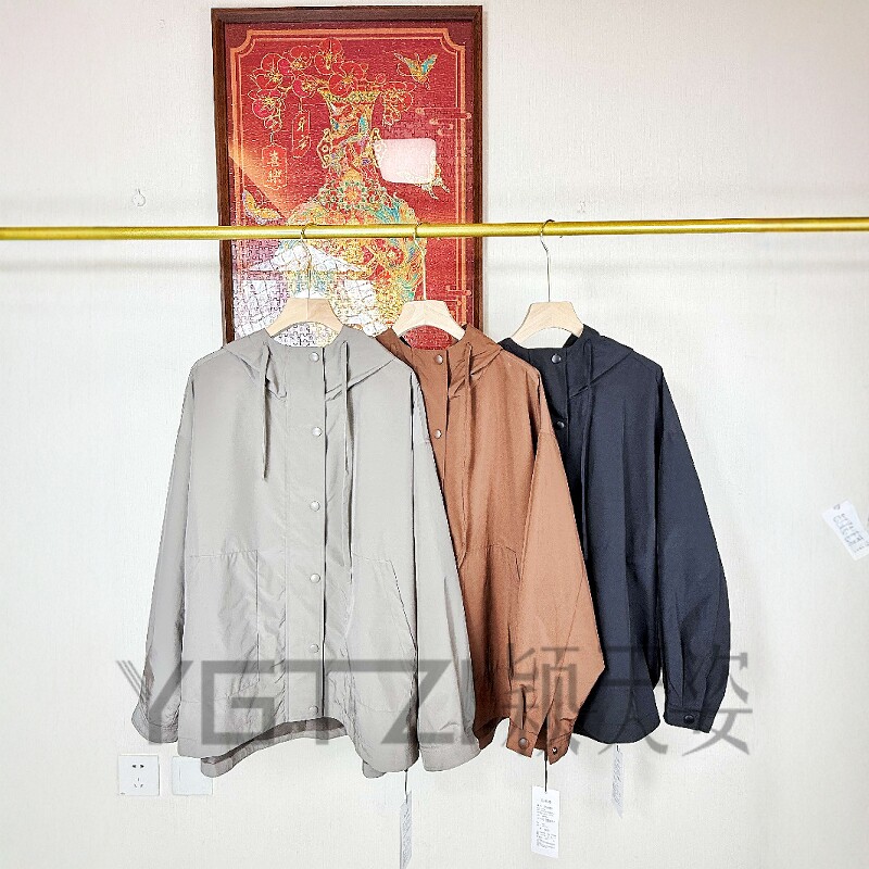 菲玛掂251002新款2025春款休闲百搭显瘦连帽外套上衣女冲锋衣