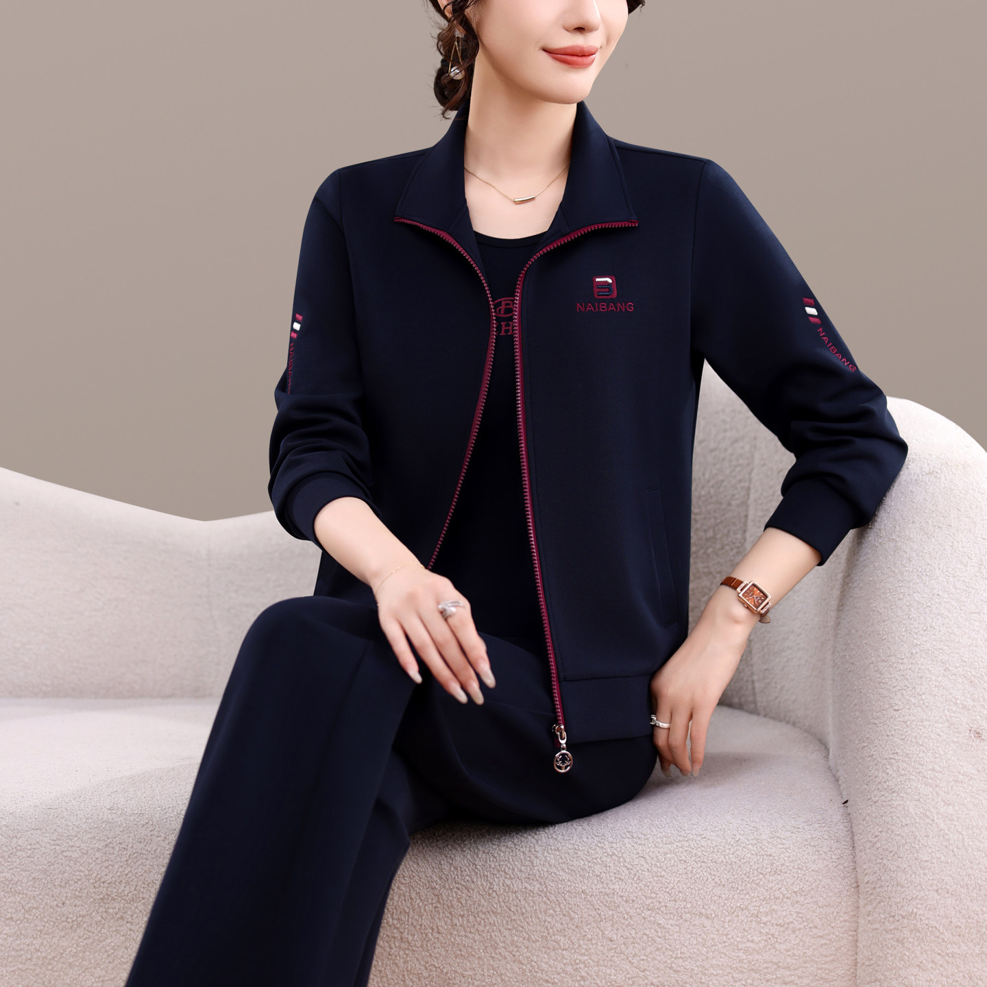 2026新款女士休闲运动套装秋季三件套拉链开衫立领长裤今年流行潮