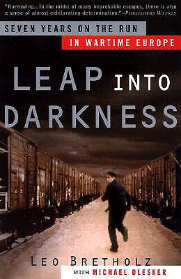 【预售】Leap Into Darkness: Seven Years on the Run in