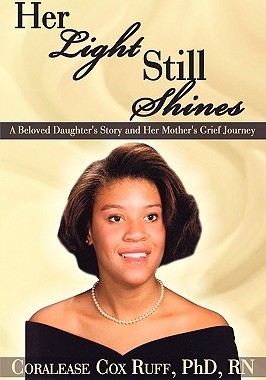 【预售】Her Light Still Shines: A Beloved Daughter's Story