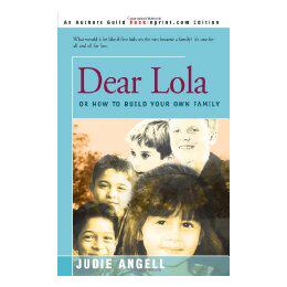 【预售】Dear Lola: Or How to Build Your Own Family