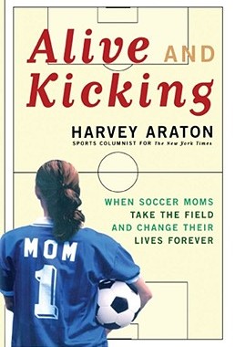 【预售】Alive and Kicking, When Soccer Moms Take the Field
