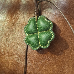 手工真皮包挂幸运草钥匙扣四叶草书包手账佩件头层牛皮小挂件礼物