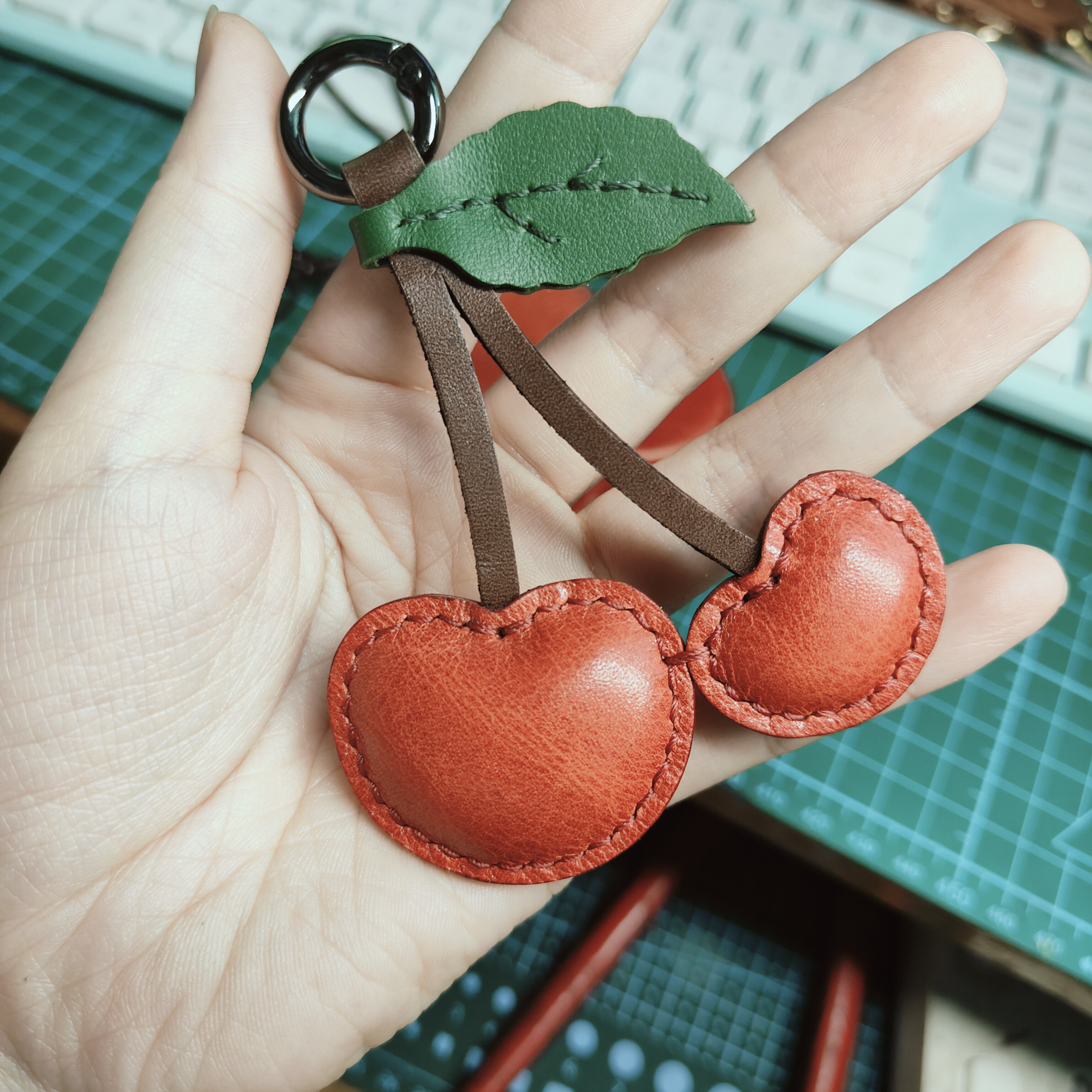原创手工头层牛皮红樱桃小挂件可爱挂饰精致手工礼物小众书包配饰