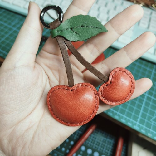 原创手工头层牛皮红樱桃小挂件可爱挂饰精致手工礼物小众书包配饰
