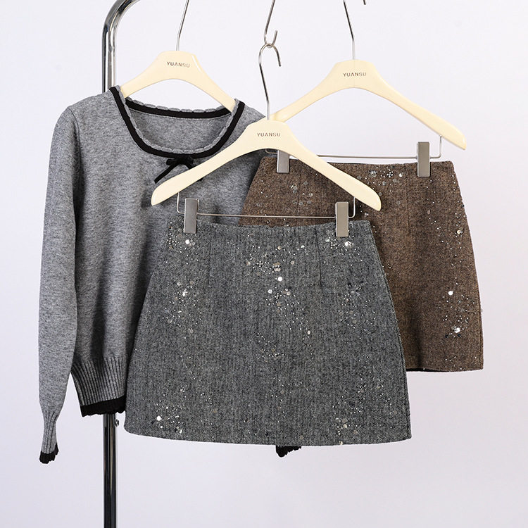 高级感钉珠毛呢包臀短裙女2026春季新款a字小个子防走光半身裙
