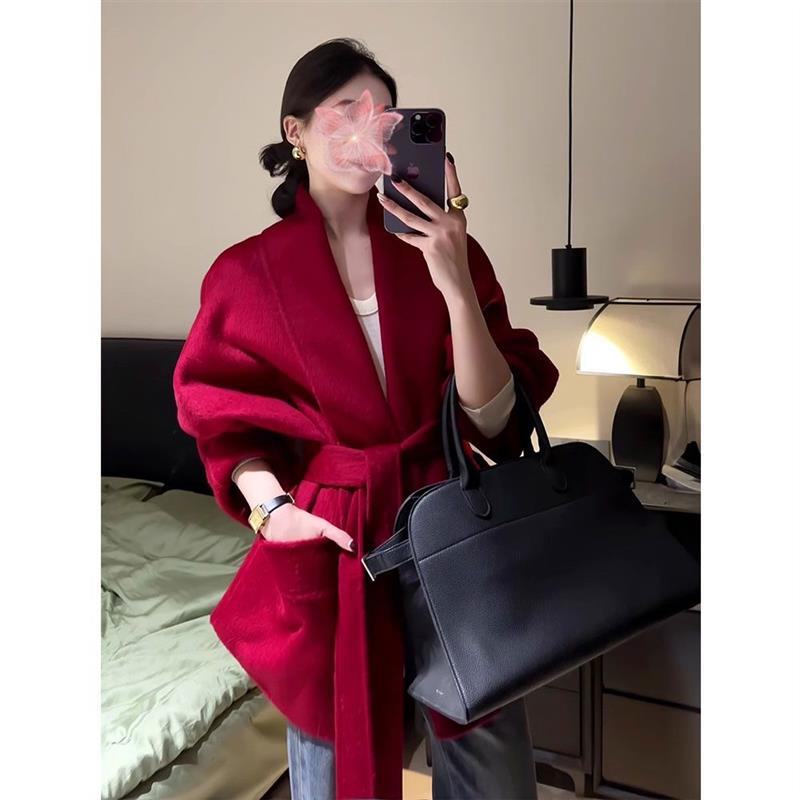 2025冬季红色大衣女新款赫本风短款斗篷系带加厚西装外套