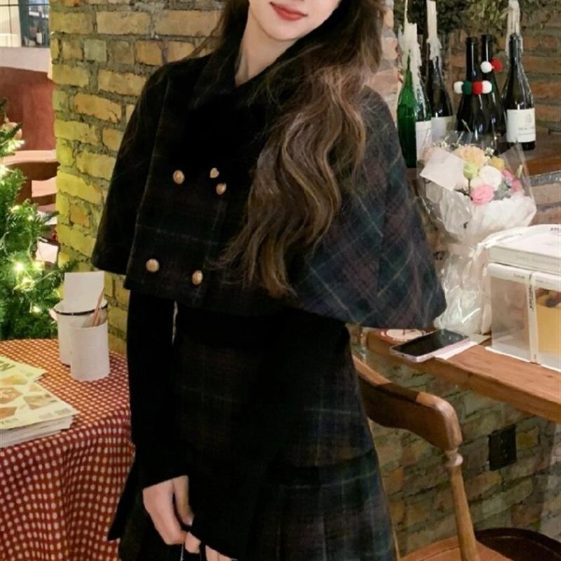 胖mm法式韩系毛呢斗篷披肩大码女秋冬格纹百褶半身裙套装