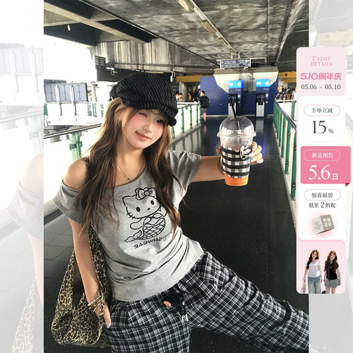你的鱼 人鱼Kitty+韩女神裤 微胖mm斜肩宽松短袖上衣格纹休闲裤