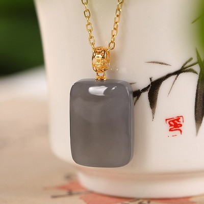 新品18k和田玉吊坠平安无事牌女