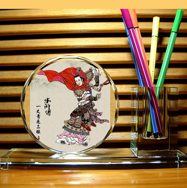 扈三娘摆设纪念品礼物水浒传礼品工艺品模型收藏品水晶笔筒摆件