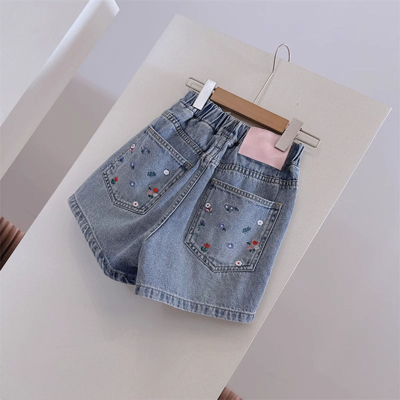 时髦夏季薄款绣花短裤