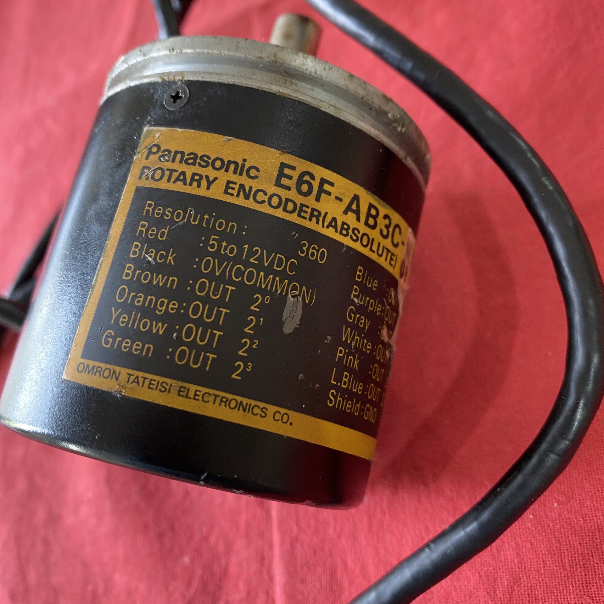 出一个欧姆龙旋转编码器E6F-AB3C-MAC0,成色不错,工业备件