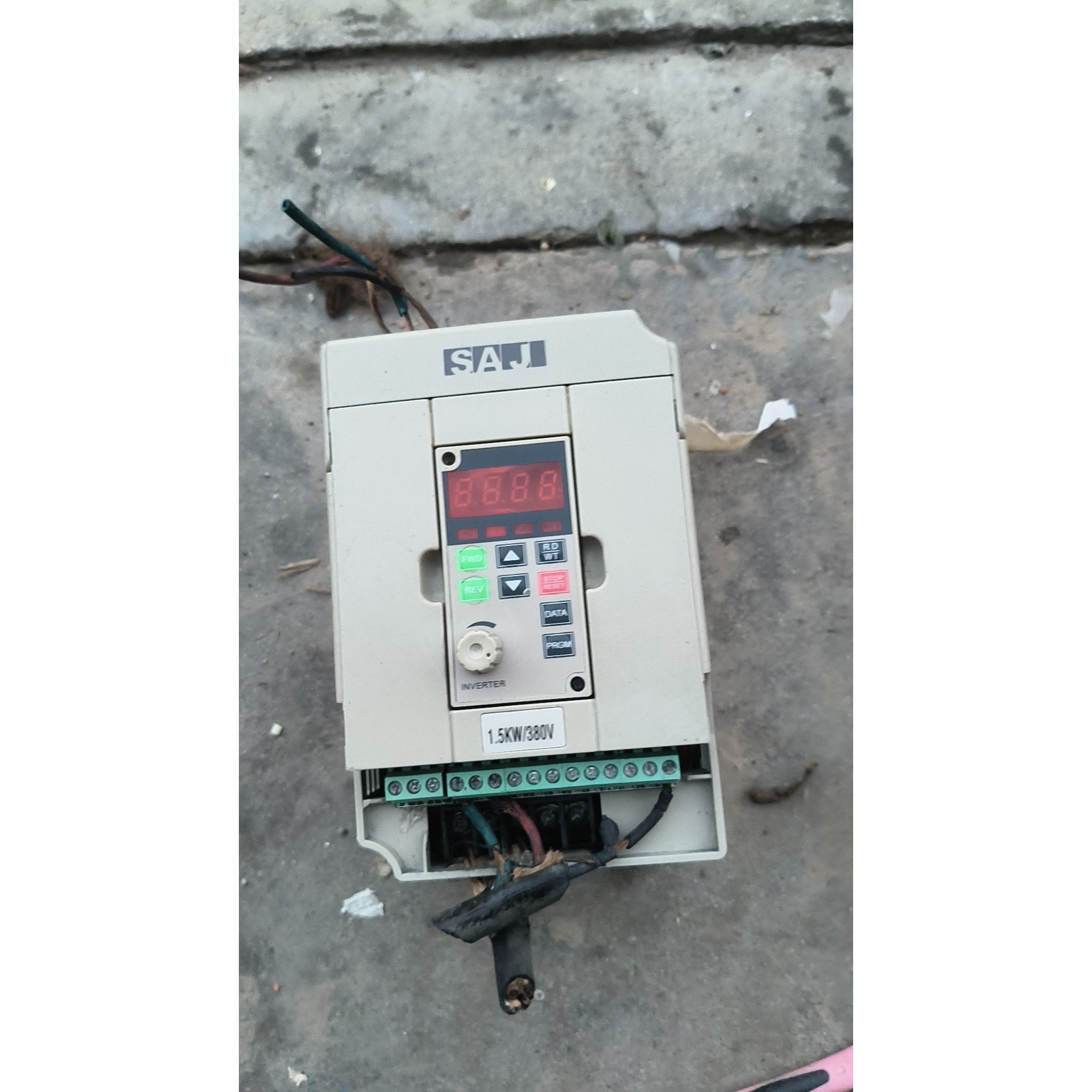 SAJ三晶变频器8000 V1R5M3，1.5KW，380V工业备件