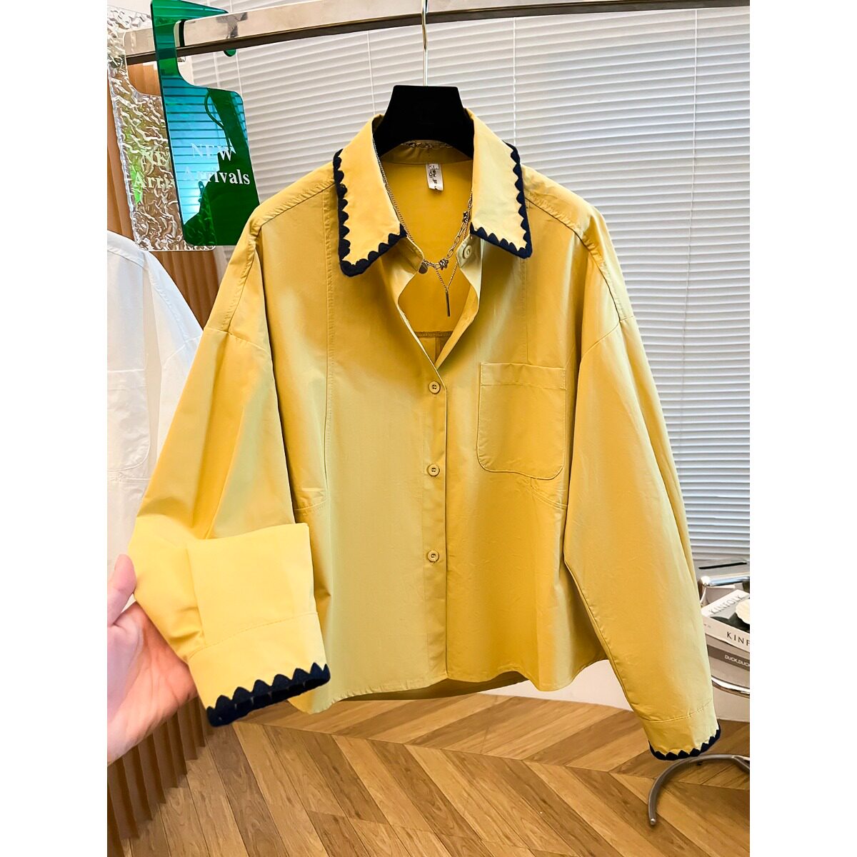 韩系刺绣撞色拼接翻领长袖衬衫女春季设计感小众宽松显瘦别致衬衣