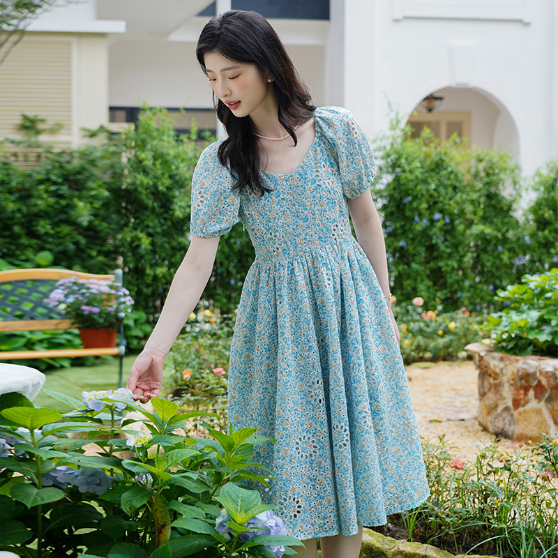 猫娘志碎花连衣裙女2024夏季新款法式度假风高腰泡泡袖A字裙子