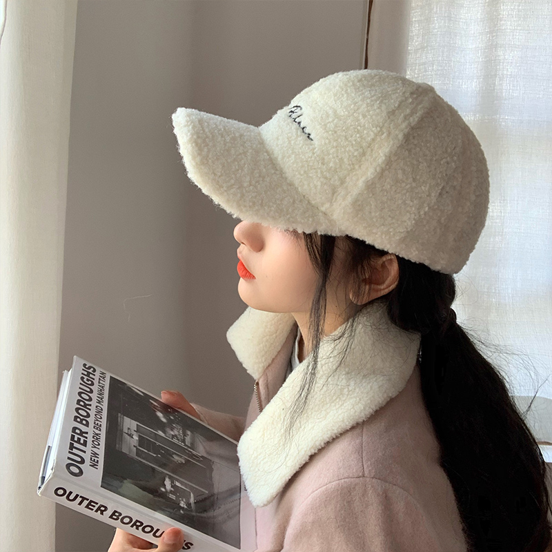 Lamb fur hat female autumn and winter Korean version of the tide ins show face small wild round face warm cap plush baseball cap