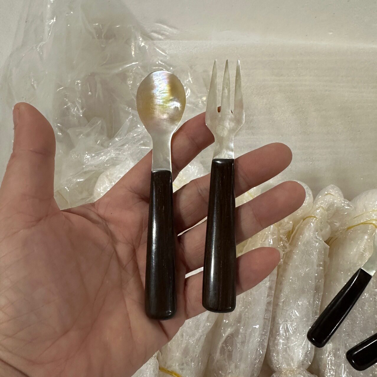 贝壳勺子12cm黄蝶贝母木柄勺叉组合工艺勺叉厂家