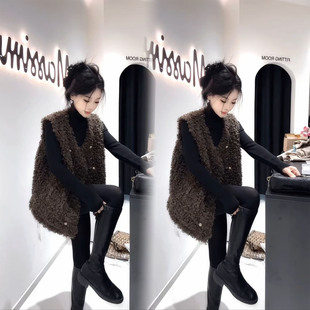 高级感毛绒绒仿羊羔毛马甲女双排扣保暖加厚时尚复古法式马夹外套