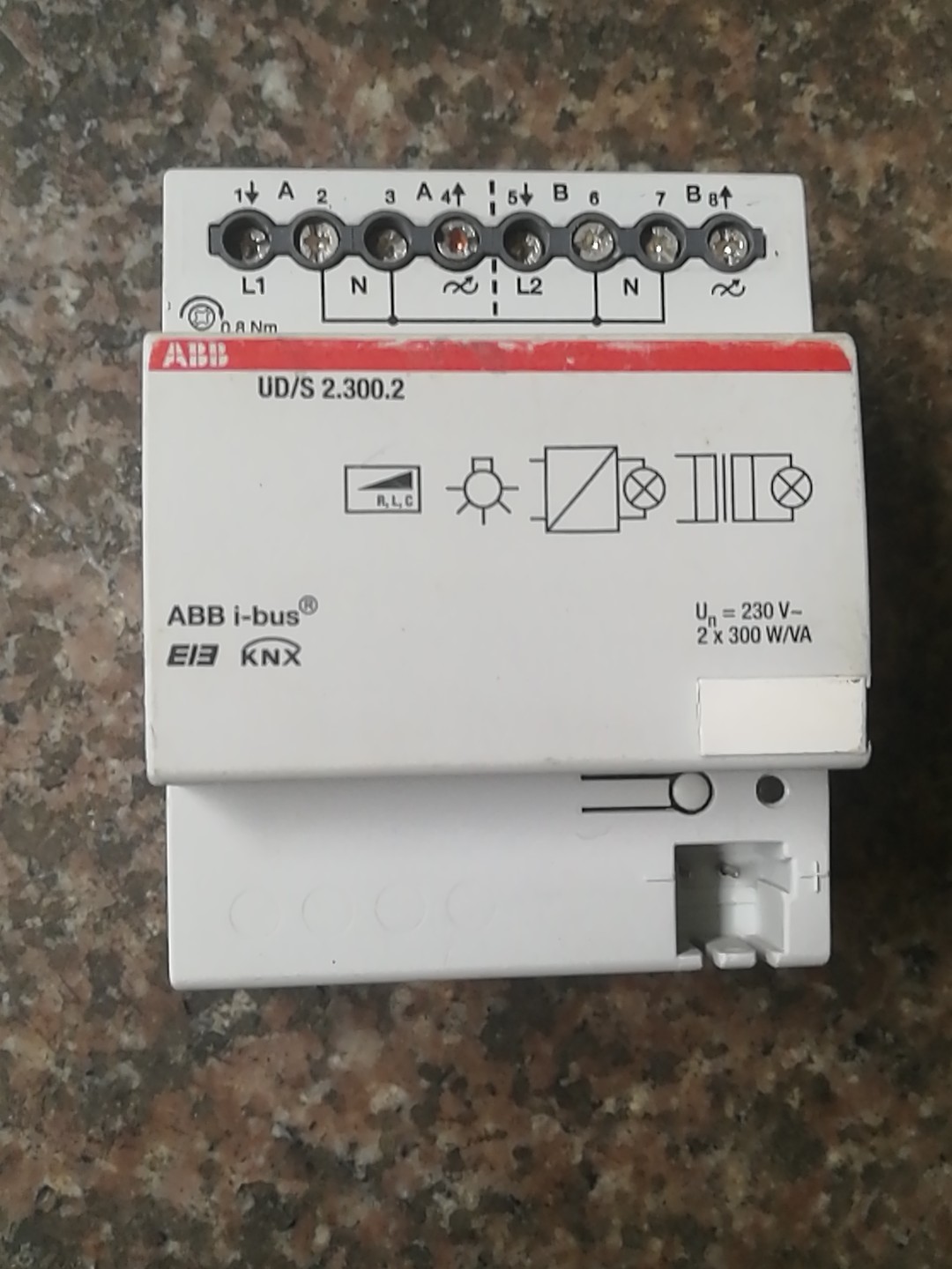 UD/S 2.300.2  通用调光器  ABB I-BUS