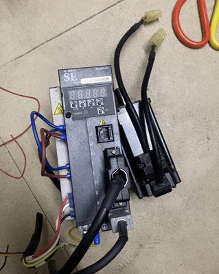 驱动：SEA2-04NRCP 电机：HQ5M60-40D30A1