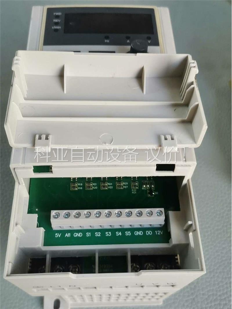 台力变频器， 型号:TL-UH00R7G1，0.75KW，口(议价)