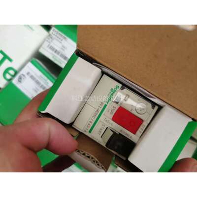 80一个GV2ME05C电动机马达保护器。200（议价）