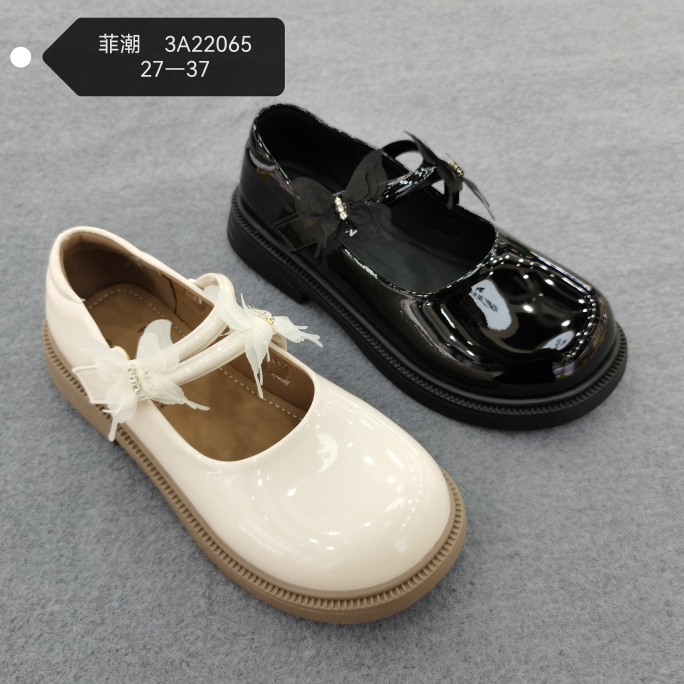 2025菲潮秋季新款单鞋女童黑色演出小皮鞋学生软底舒适百搭单鞋