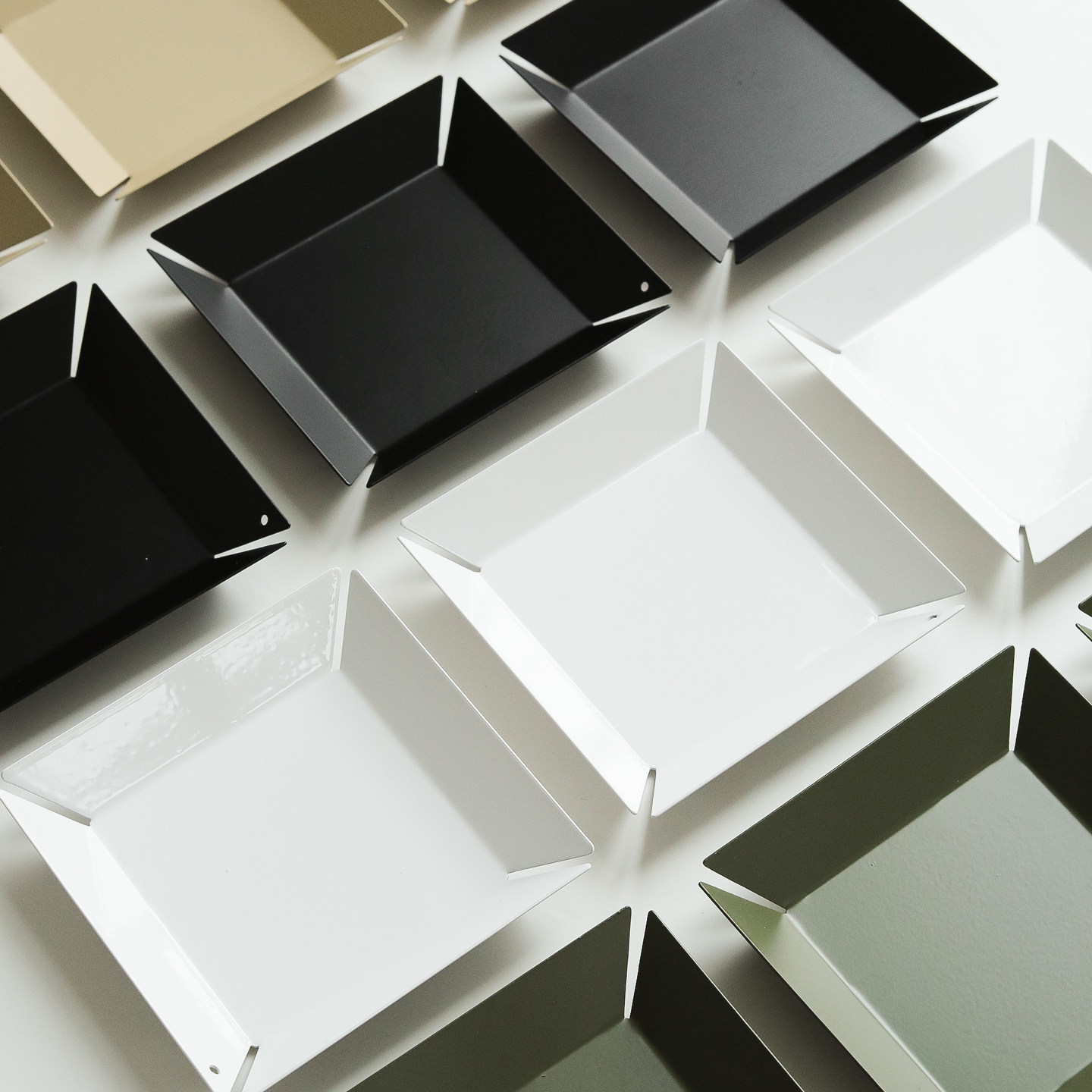 秩序感茶歇点心盘铁艺简约折边托盘正方形蛋糕盘婚庆甜品台茶点盘