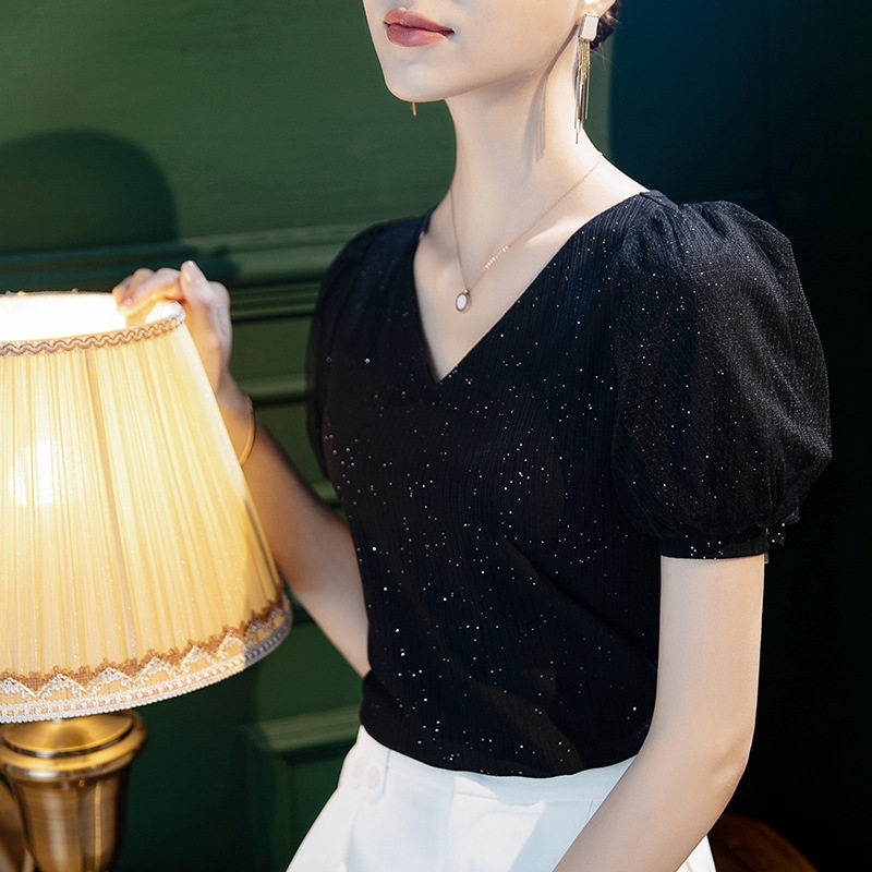 2026夏季新款黑色V领T恤女修身泡泡袖亮丝女装上衣短袖夏装小衫