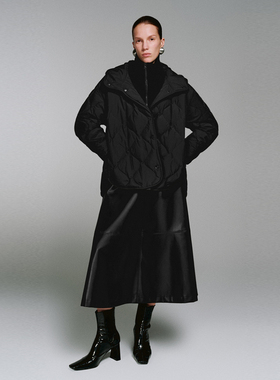 UR国内2025冬季女装休闲绗缝超宽松连帽羽绒外套UWM150101