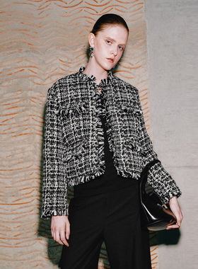 UR国内2025冬季女灵动俏皮小香复古粗花呢羽绒外套UWG150122