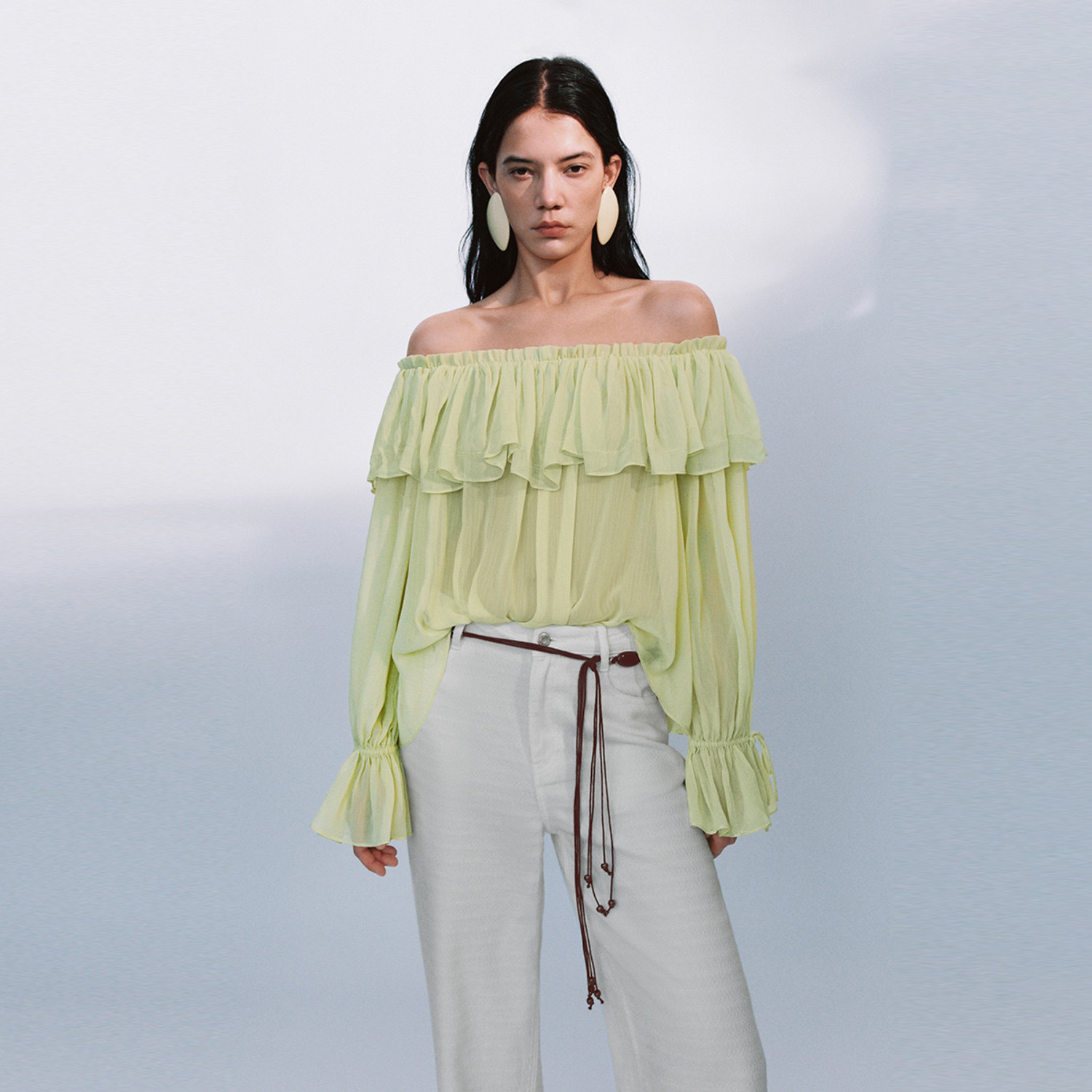 UR国内2025秋季女装气质荷叶边一字领长袖罩衫衬衫UWH250142