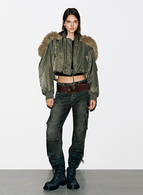 UR国内2025冬季女装潮流工装毛领连帽宽松羽绒外套UYV150060