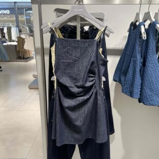 UR国内2026夏季女质感丹宁压褶超短牛仔吊带连衣裙UYU860095