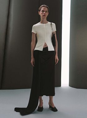UR国内2026夏季女士Urban都市系列时尚纯色荡褶半裙UWU560009