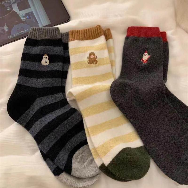 东大门冬季新款加厚保暖羊毛袜子女韩网红刺绣卡通圣诞中筒堆堆袜