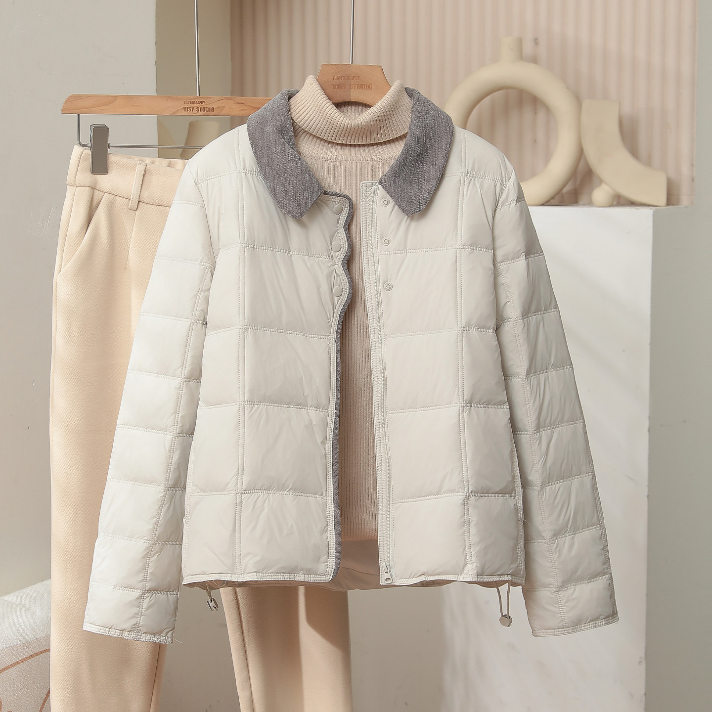 轻薄羽绒服女2025新款白鸭绒小个子小香风轻便时尚保暖翻领外套潮