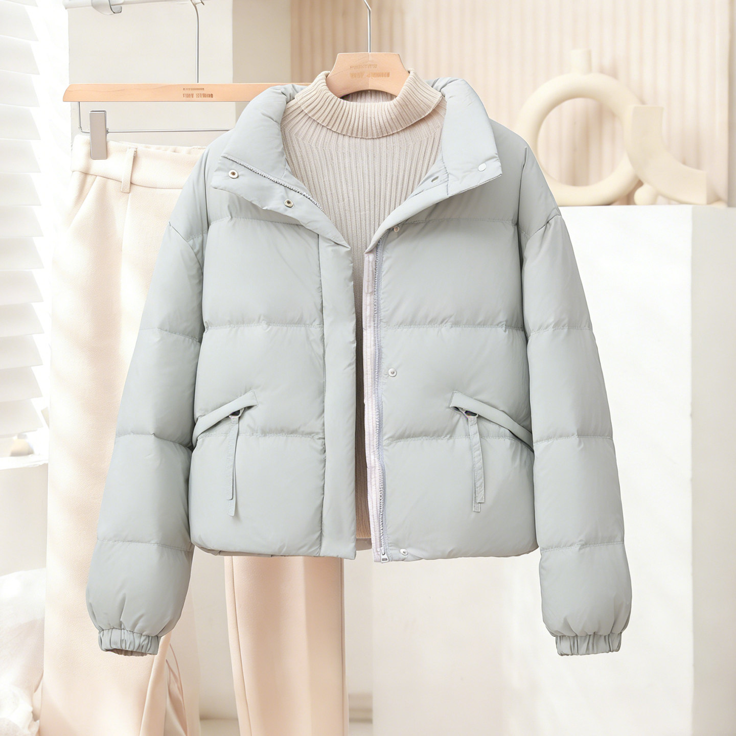 2025冬季新款立领羽绒服女短款面包小个子白鸭绒加厚韩版保暖外套