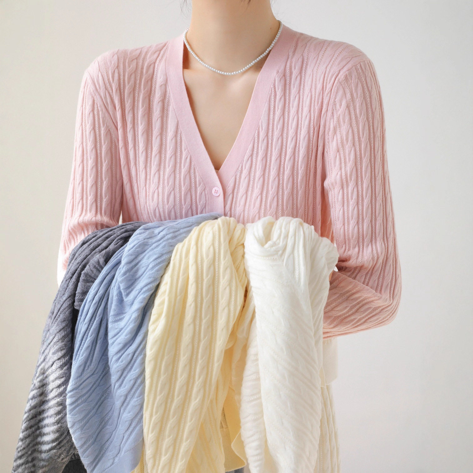 好品质麻花精纺羊毛针织开衫女修身长袖V领纽花开衫毛衣外套