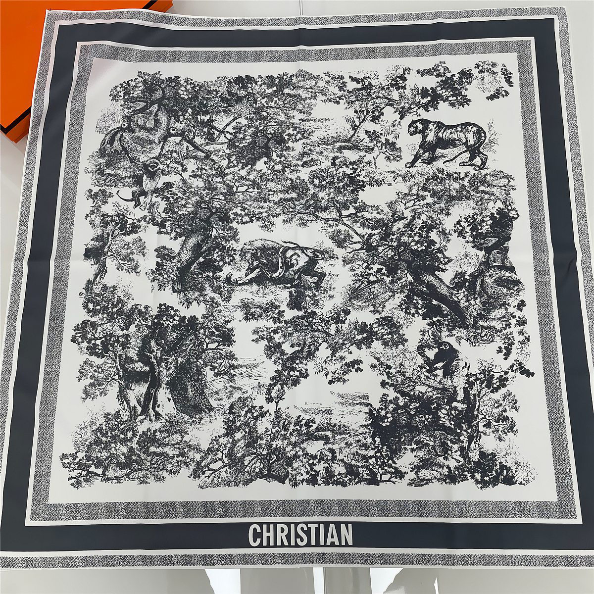 新款斜纹绸90方巾台版印花手工精卷边秋冬披肩领巾复古大方巾百搭