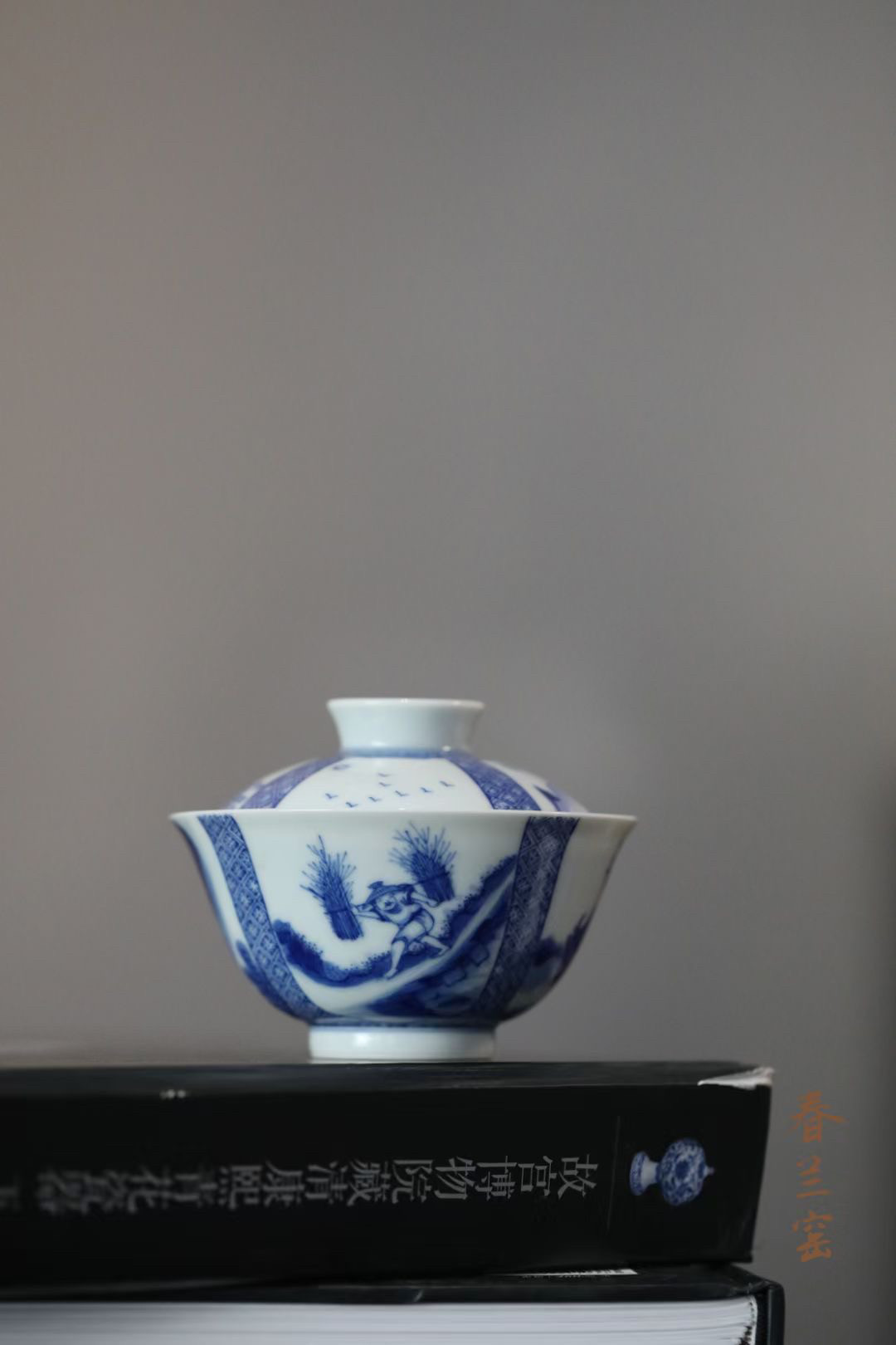 见欢集春兰窑康熙青花四面开窗渔樵耕读山水人物两才盖碗