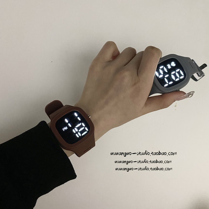独角兽方形显白手表女ins简约气质小众运动防水学生情侣款电子表