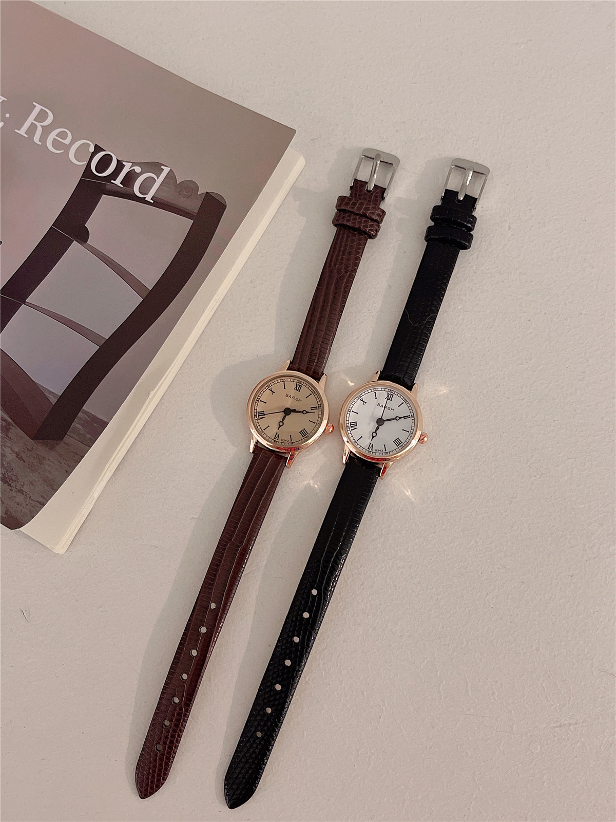 手表女款学生小巧罗马表盘精致复古简约气质轻奢小众高级感皮带表